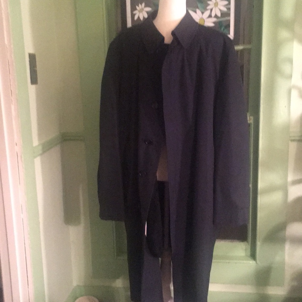 Men's Navy London Fog Raincoat. Size 44L.Like New!